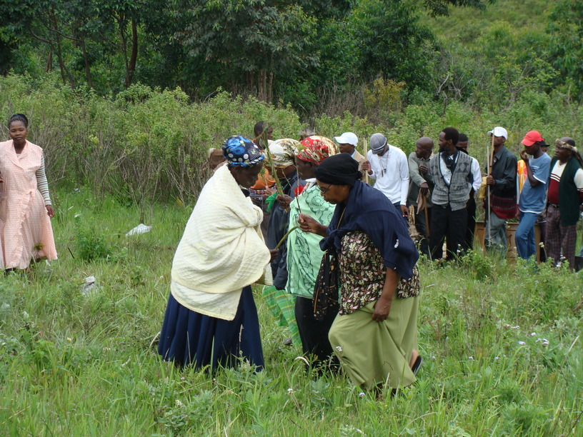 Shembe ladies bless the ground